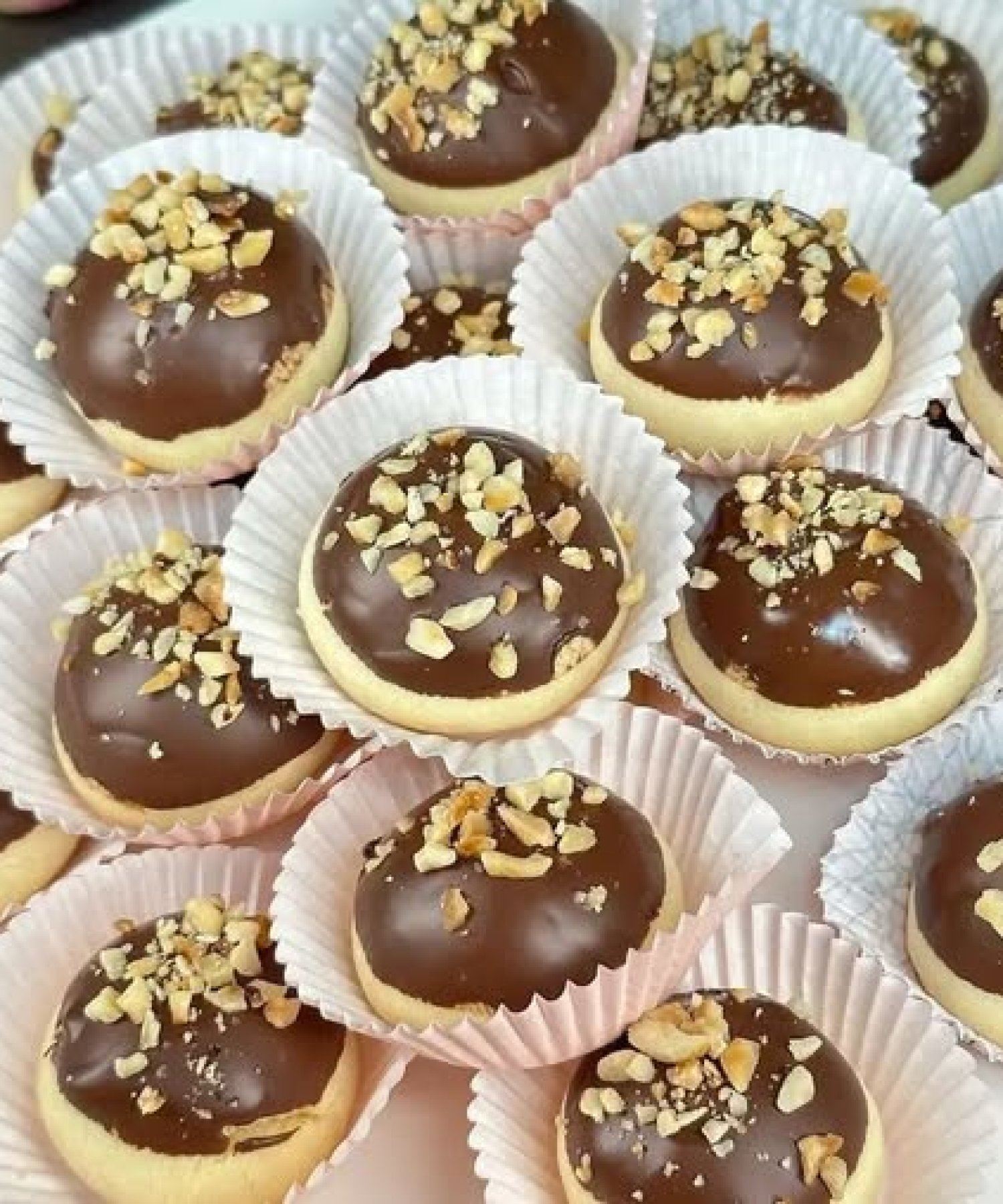 Çikolata Soslu Fındıklı Kurabiye Tarifi