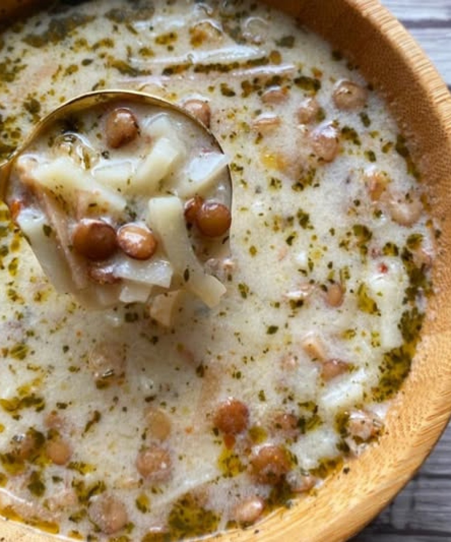 Mercimekli Erişte Çorbası Tarifi