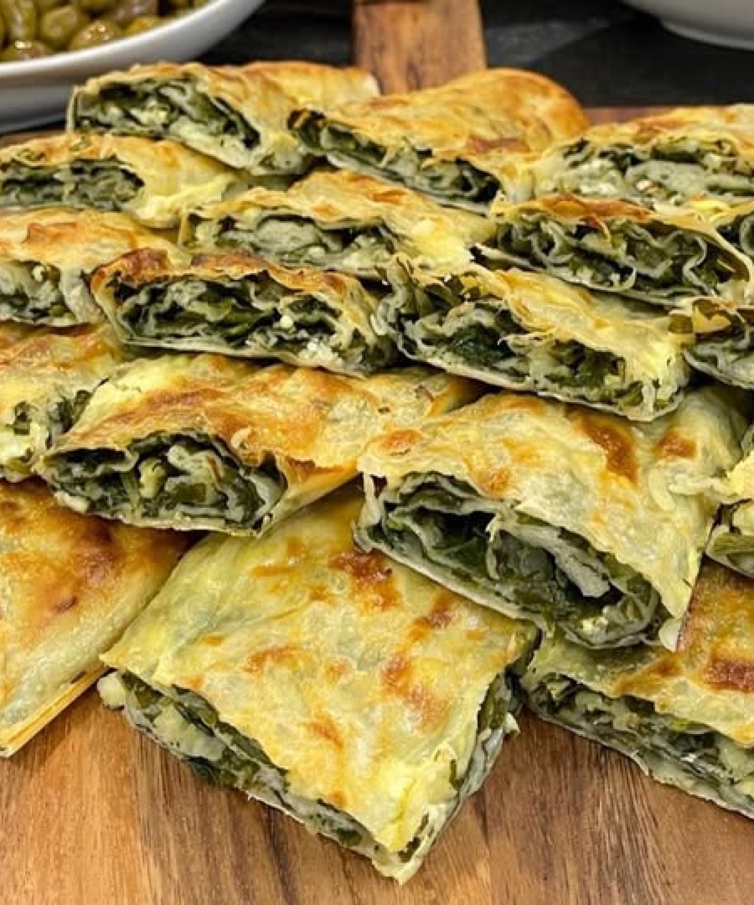 Annemin El Açması Ispanaklı Börek Tarifi