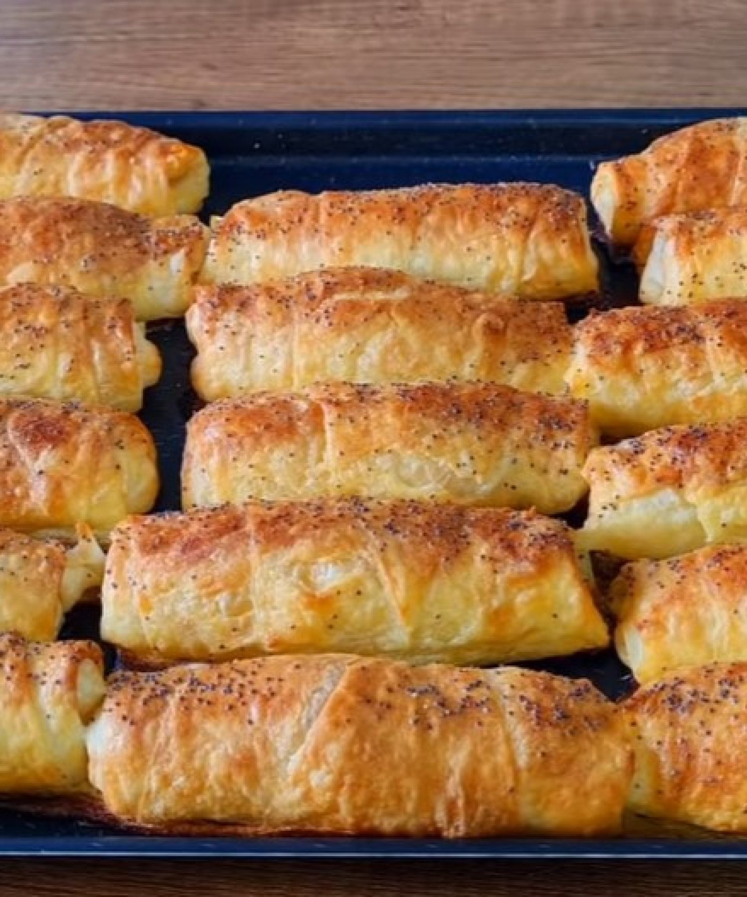 Yarım Saatte 1 Tepsi Dolusu Börek Tarifi