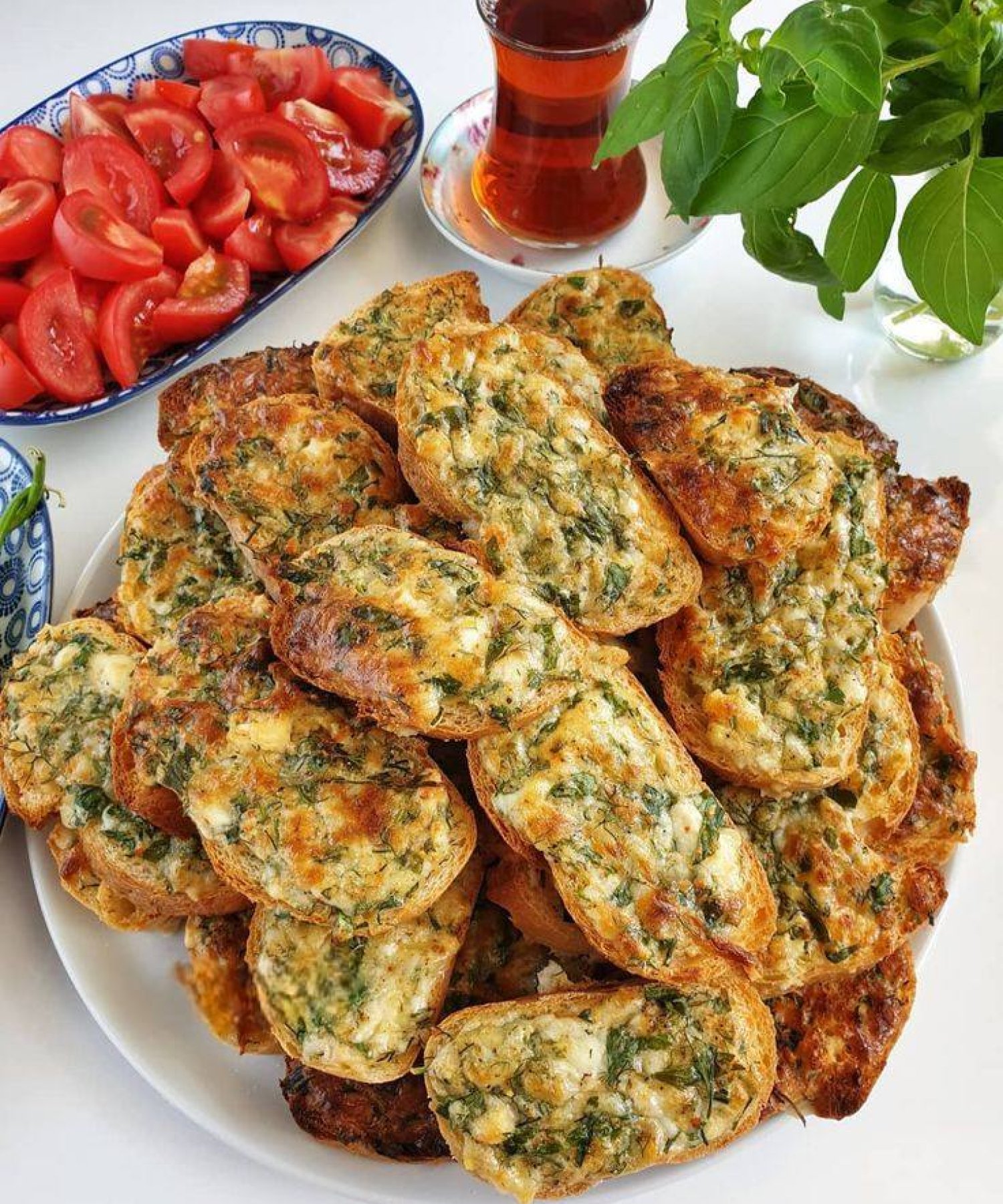 KAHVALTILIK YUMURTALI EKMEK
