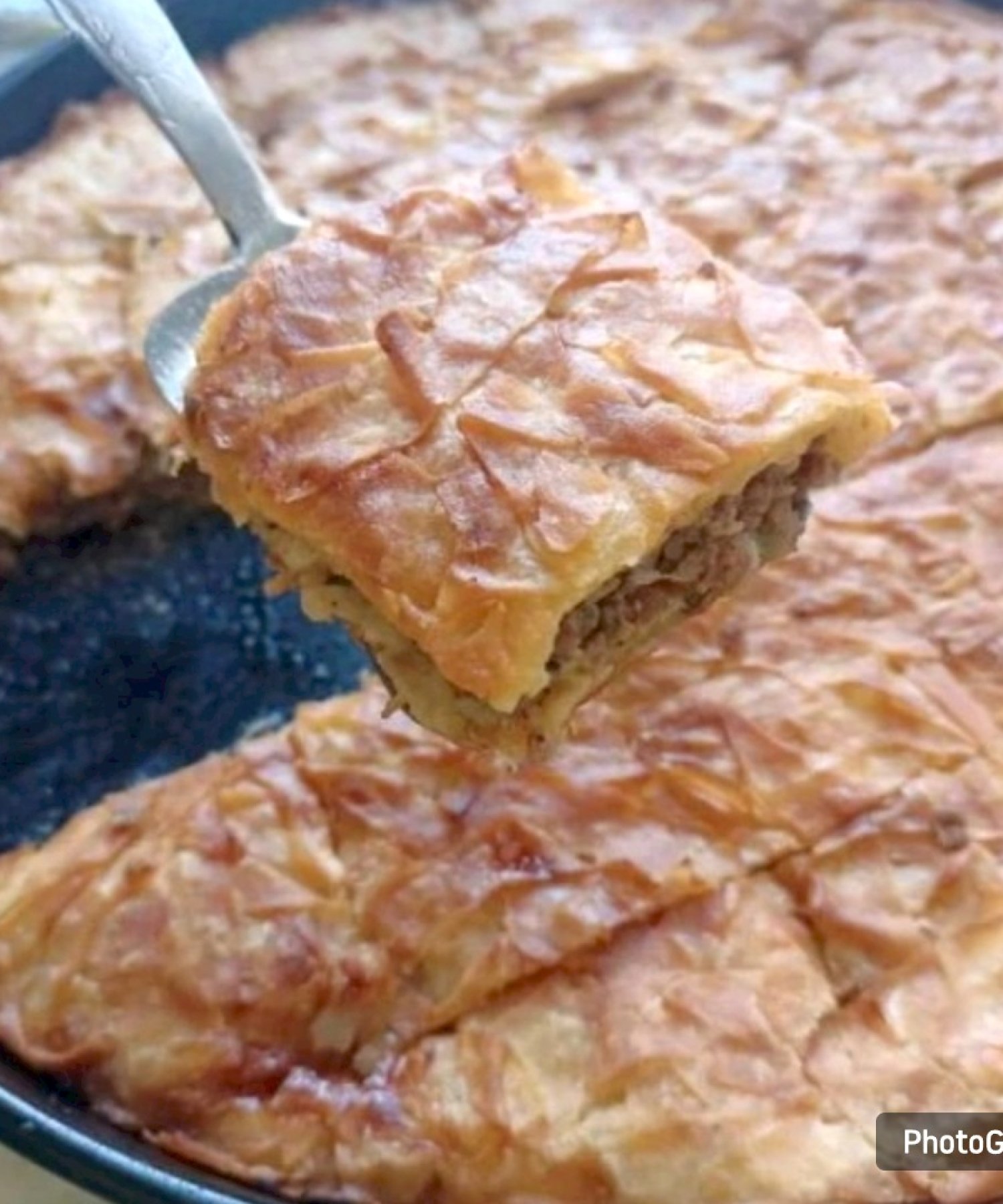 Kıymalı Sodalı Tepsi Böreği