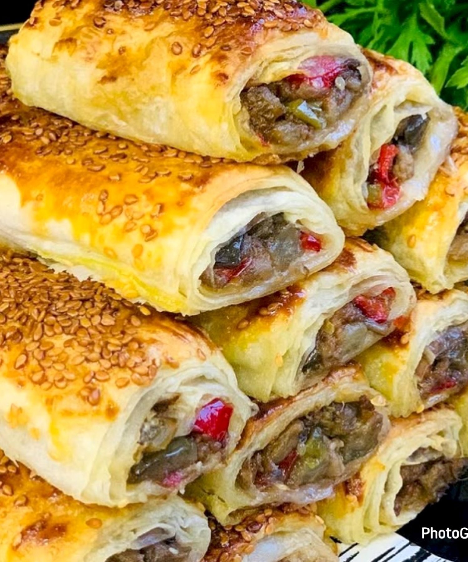 KIYMALI PATLICANLI BÖREK TARİFİ