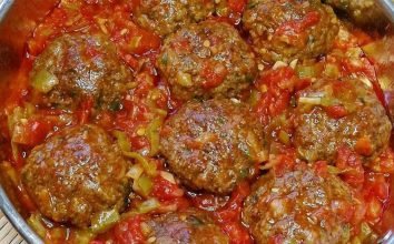 Domates Soslu Köfte Tarifi