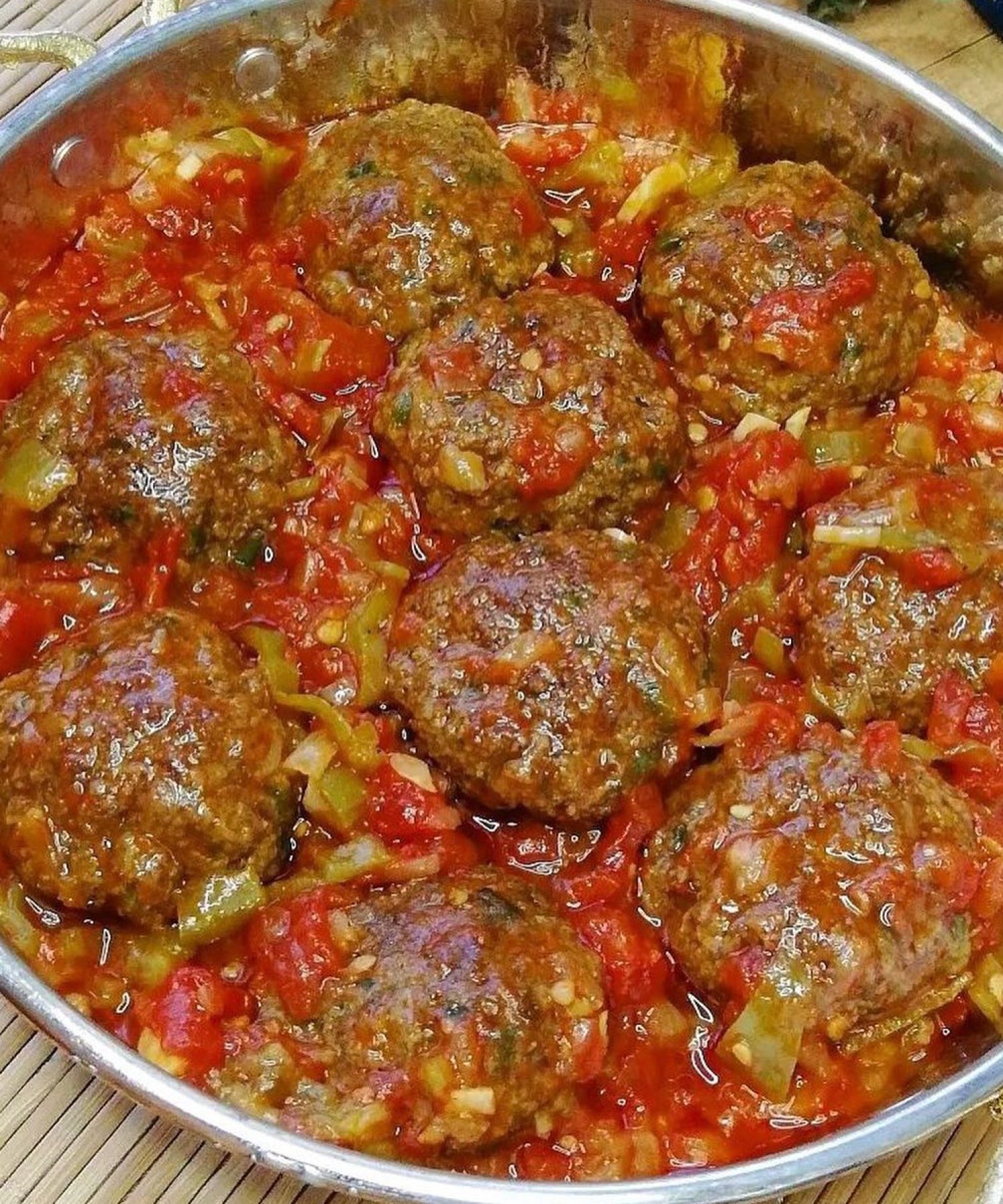 Domates Soslu Köfte Tarifi