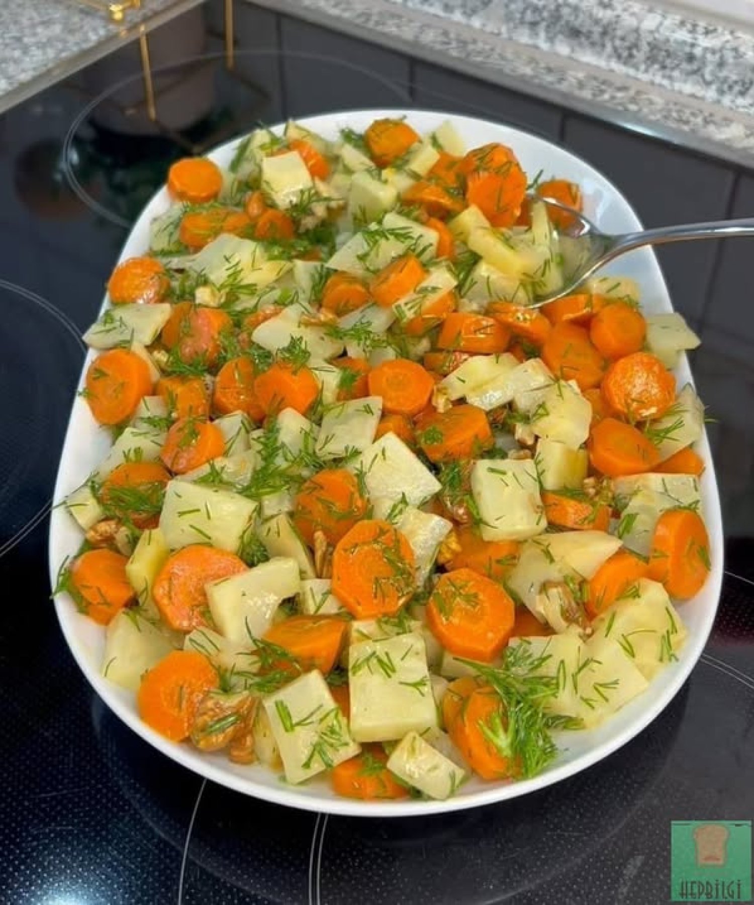 Kerevizli Havuç Salatası