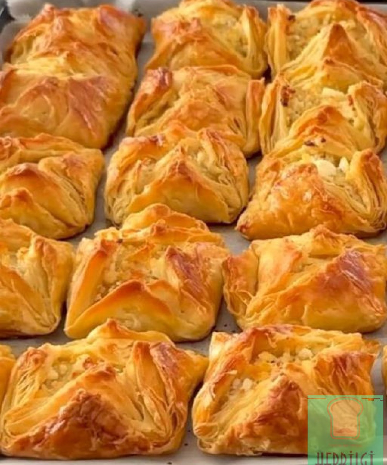 Misafire Özel 3 Malzemeyle 1 Tepsi Dolusu Çıtır Börek Tarifi