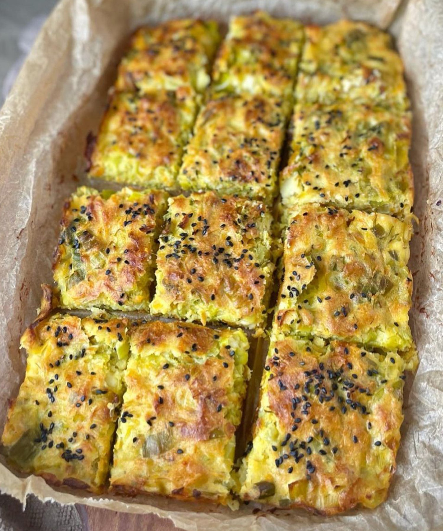 Yufkasız Pırasalı Börek Tarifi