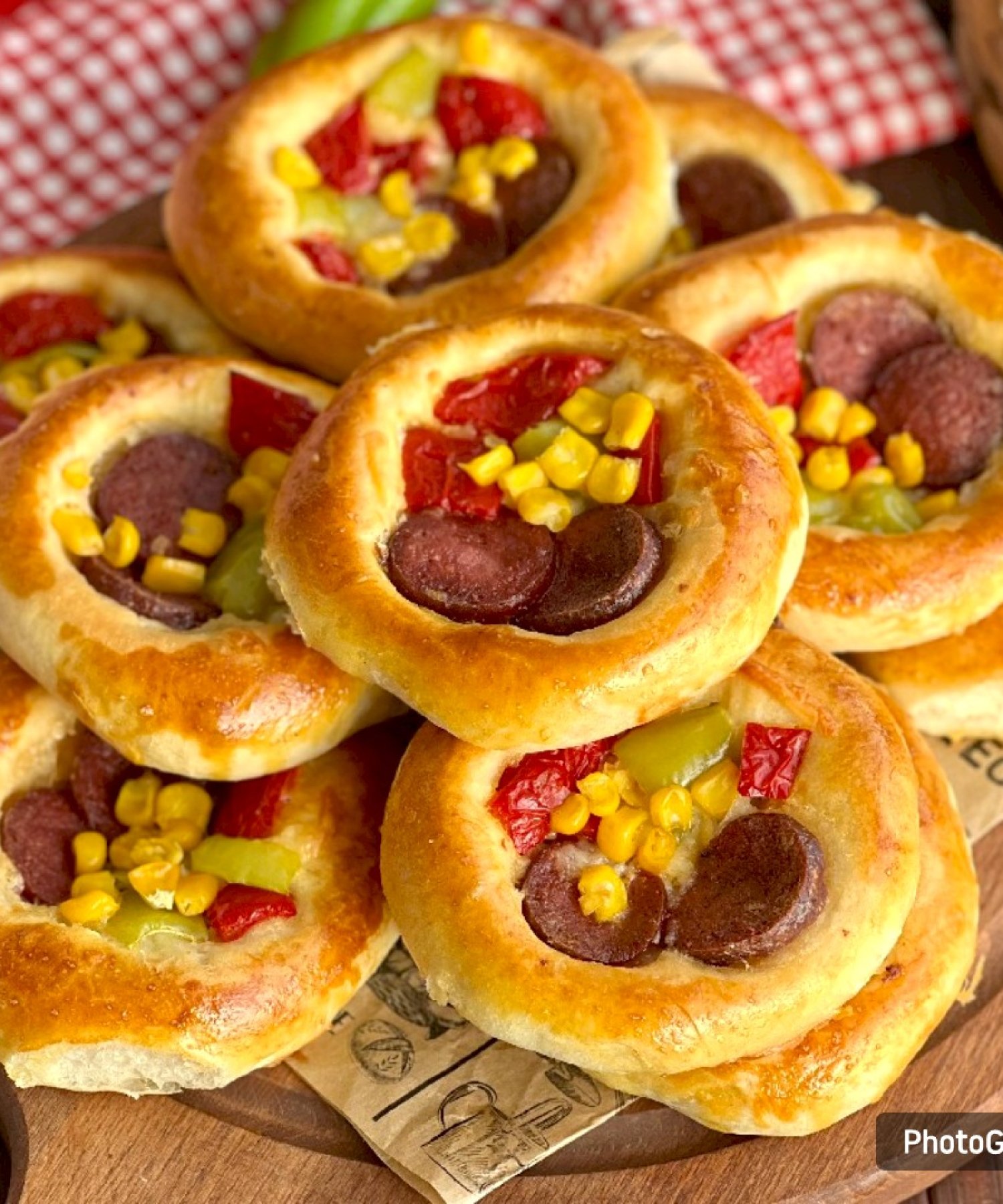 Eskimeyen Lezzet Pizza Poğaça Tarifi
