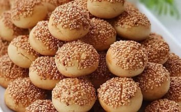 Susamlı Lokmalık Tuzlu Kurabiye Tarifi
