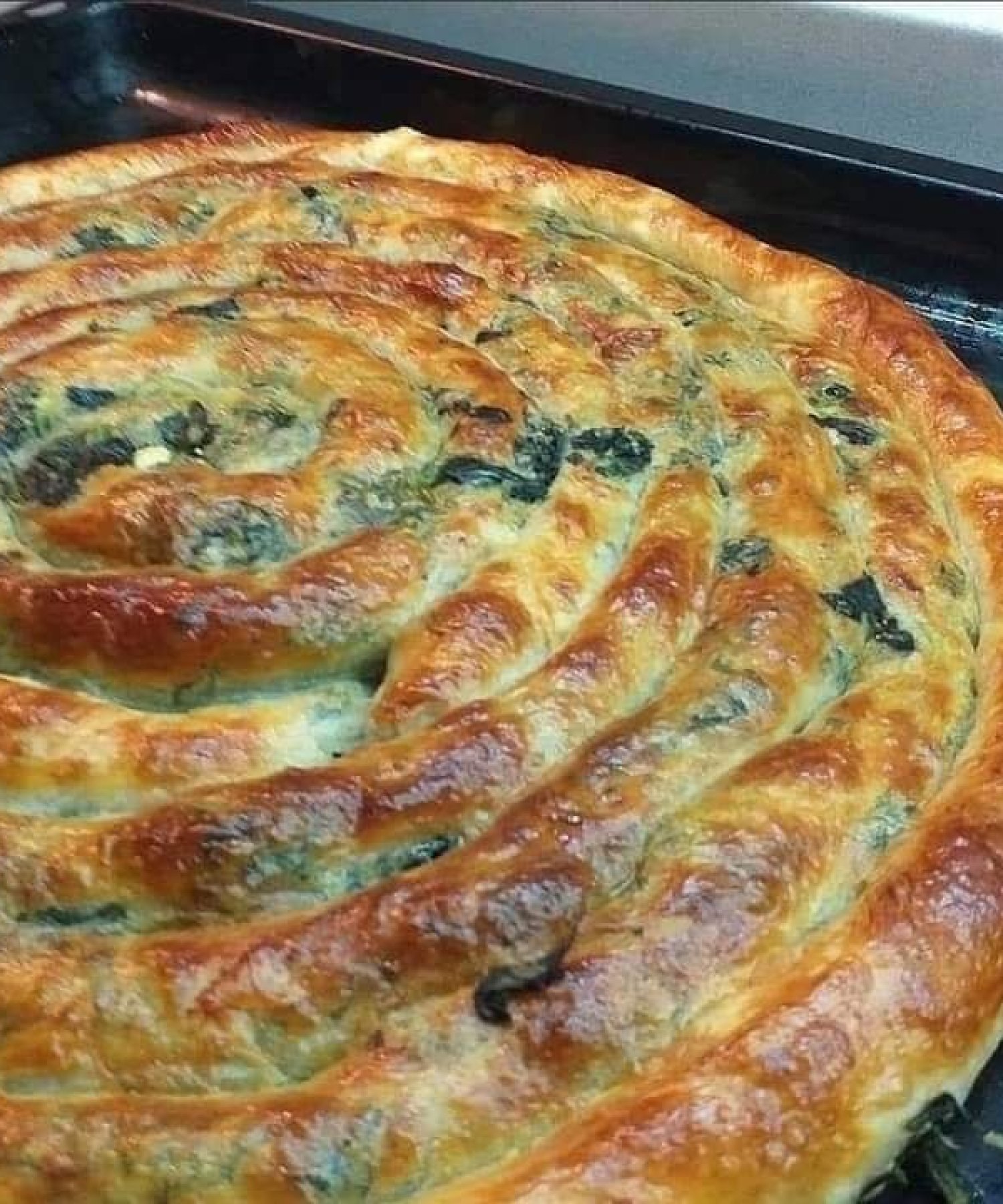 Ispanaklı Pırasalı El Açması Börek Tarifi