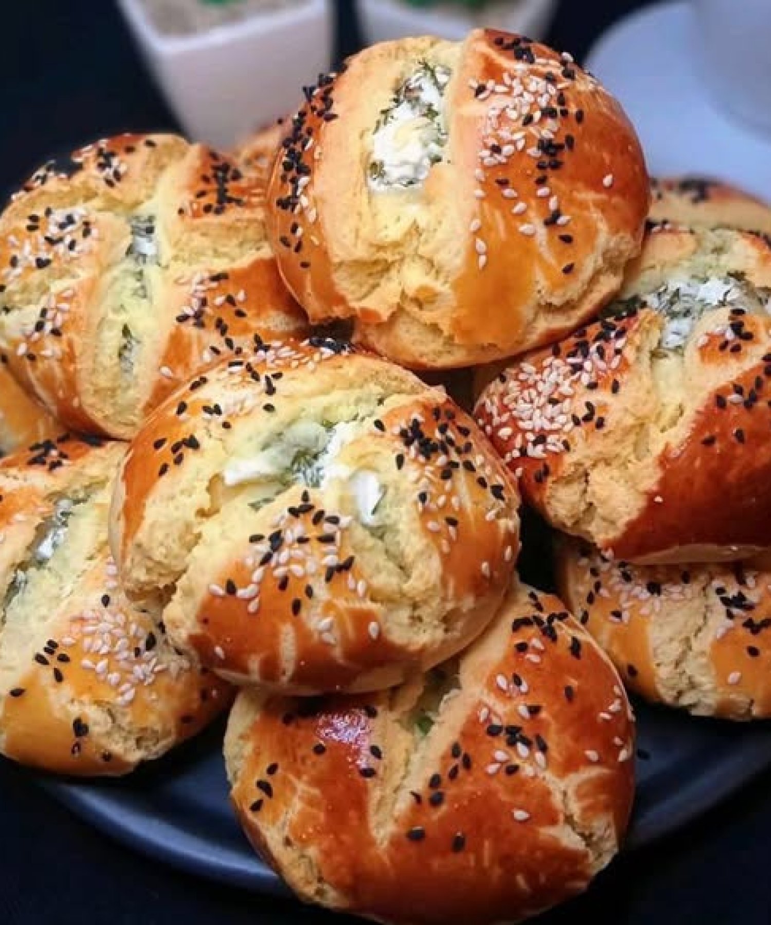 Ağızda Dağılan Kolay Poğaça Tarifi